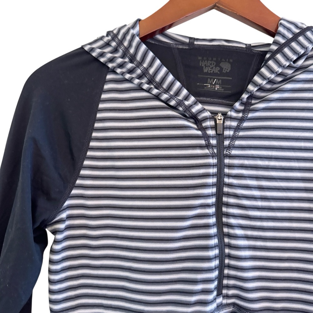 MOUNTAIN HARDWEAR Butterlicious Striped Hooded Top Size Medium in Black Stripe - Picture 4 of 13